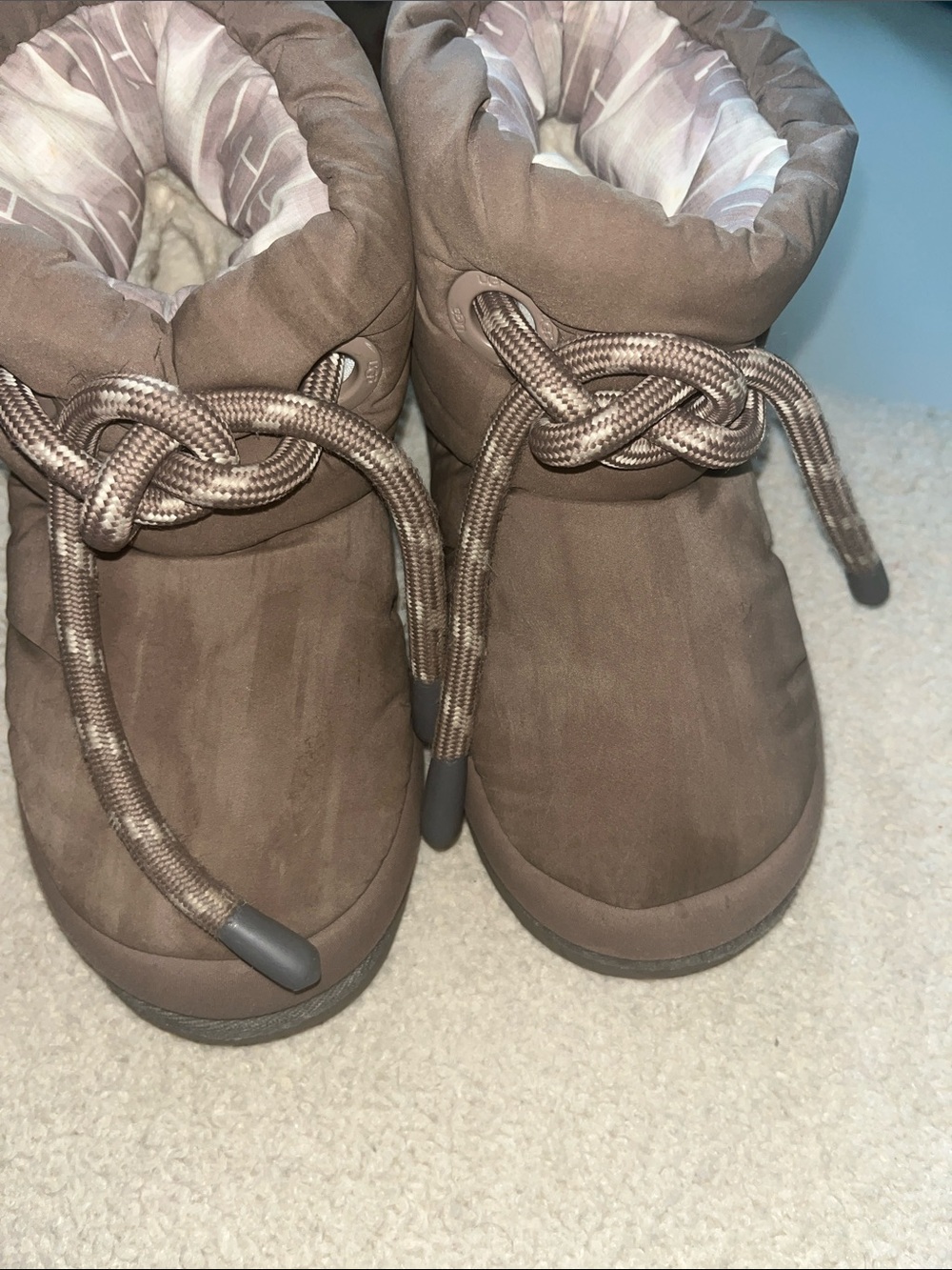 UGG Kids Size 1 Puffer Lace-Up Boots in Brown